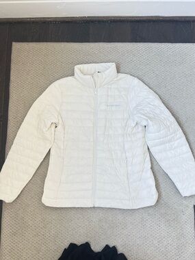 Vineyard Vines Cream Lightweight Quilted Puffer Jacket NWT Women’s Medium